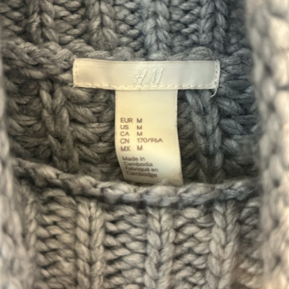 H&M Knit Turtleneck Sweater - Picture 3 of 4
